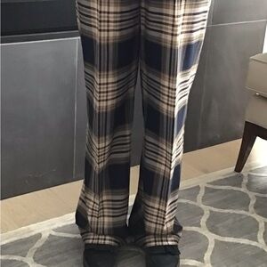 Women plaid pant is very good condition. Tristan (Canadian brand).
